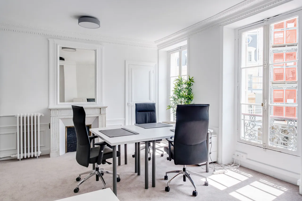 Bureau privé 8 postes à louer - Paris 8e (Saint-Lazare) - photo 1