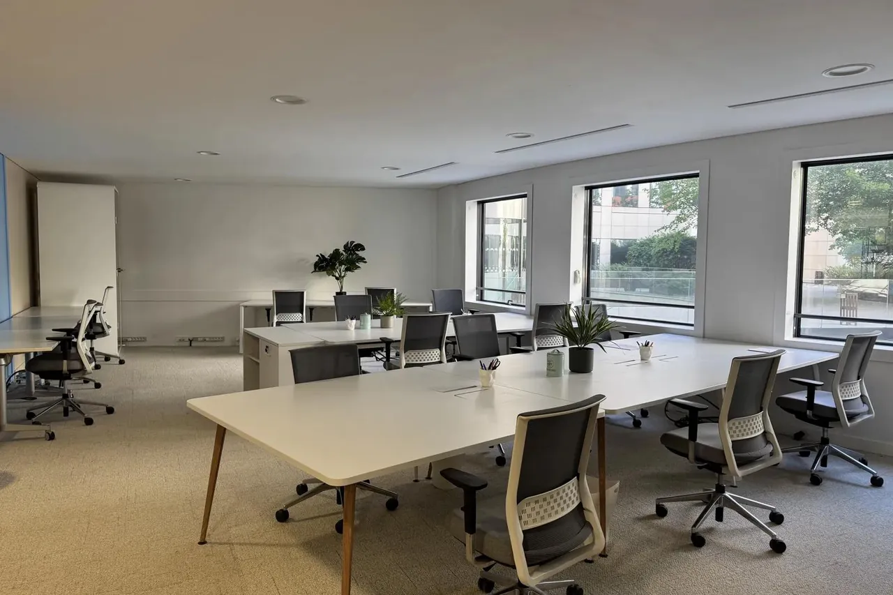 Bureau privé 30 postes à louer - Levallois-Perret (Anatole France) - photo 1