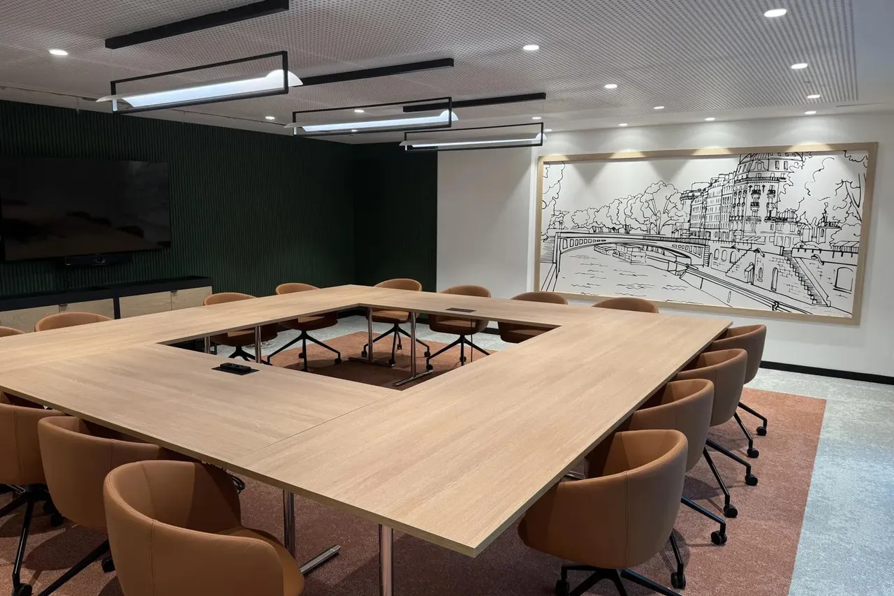 Bureau privé 14 postes à louer - Levallois-Perret (Anatole France) - photo 1