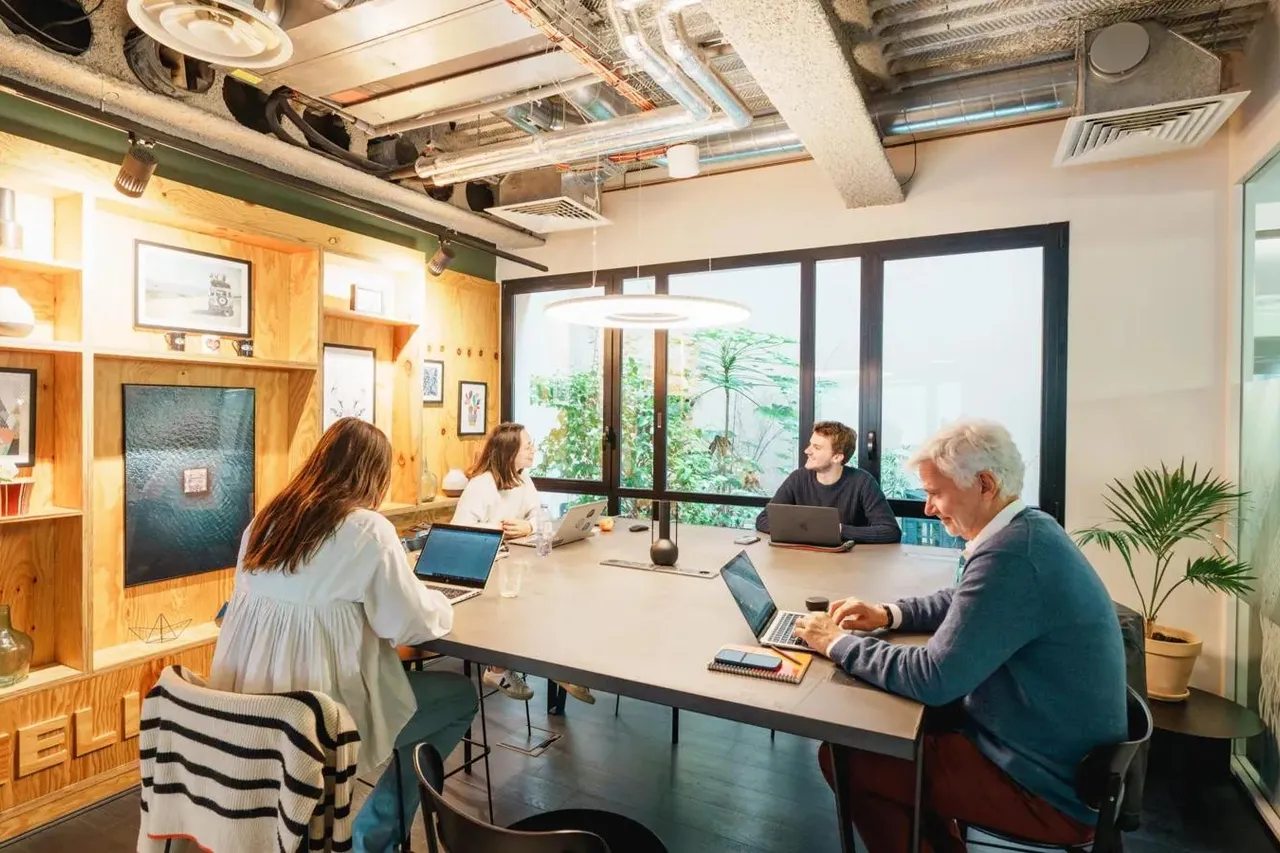 Bureau privé 65 postes à louer - Neuilly-sur-Seine (Charles de Gaulle) - photo 1
