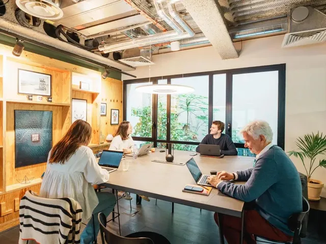 Bureau privé 13 postes à louer - Neuilly-sur-Seine (Charles de Gaulle) - photo 7