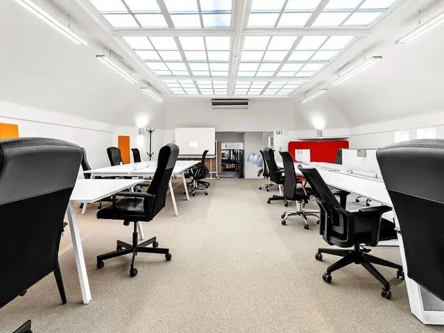 Bureau indépendant 98 postes à louer - Paris 10e (Strasbourg) - photo 4