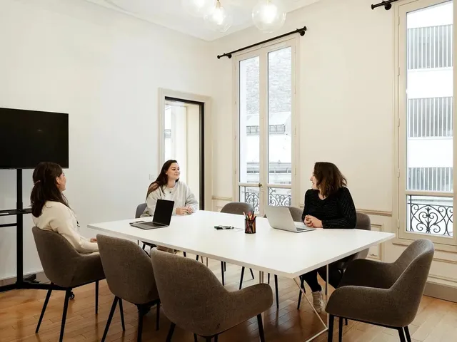 Bureau indépendant 29 postes à louer 569 EUR/poste - Rue La Fayette, Paris 10e - photo 4