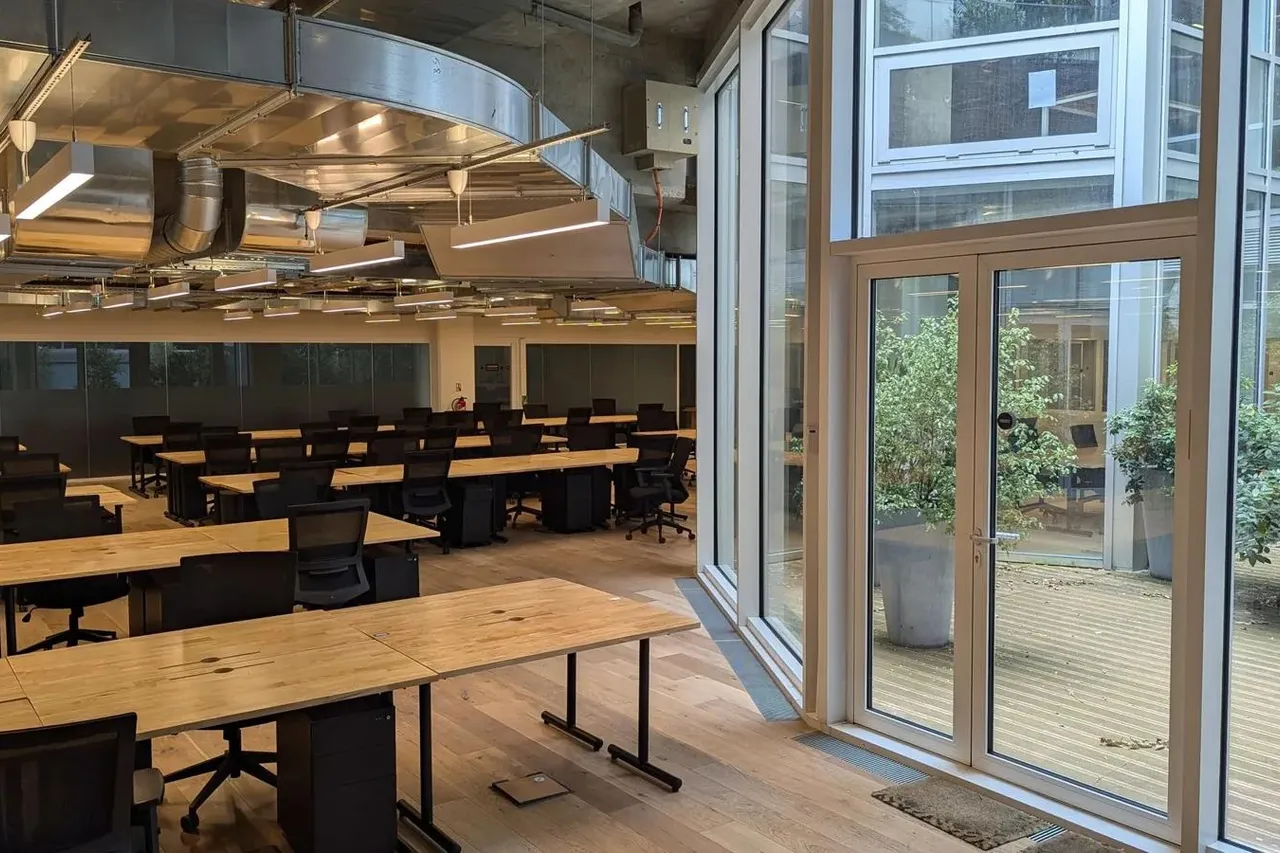 Bureau indépendant 80 postes à louer - Paris 17e (Pereire) - photo 1