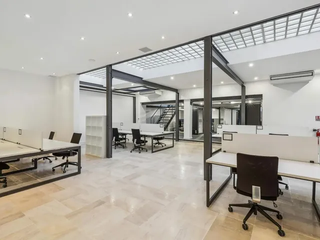 Bureau privé 15 postes à louer - Paris 17e (Dames) - photo 3