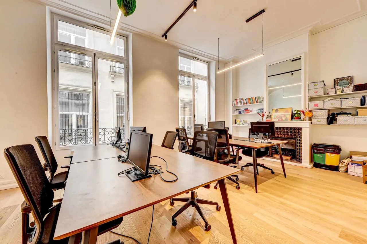 Bureau indépendant 28 postes à louer - Paris 2e (Bourse) - photo 1