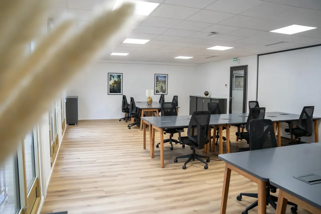 Bureau privé 7 postes à louer - Paris 8e (Rue de Monceau) - photo 1