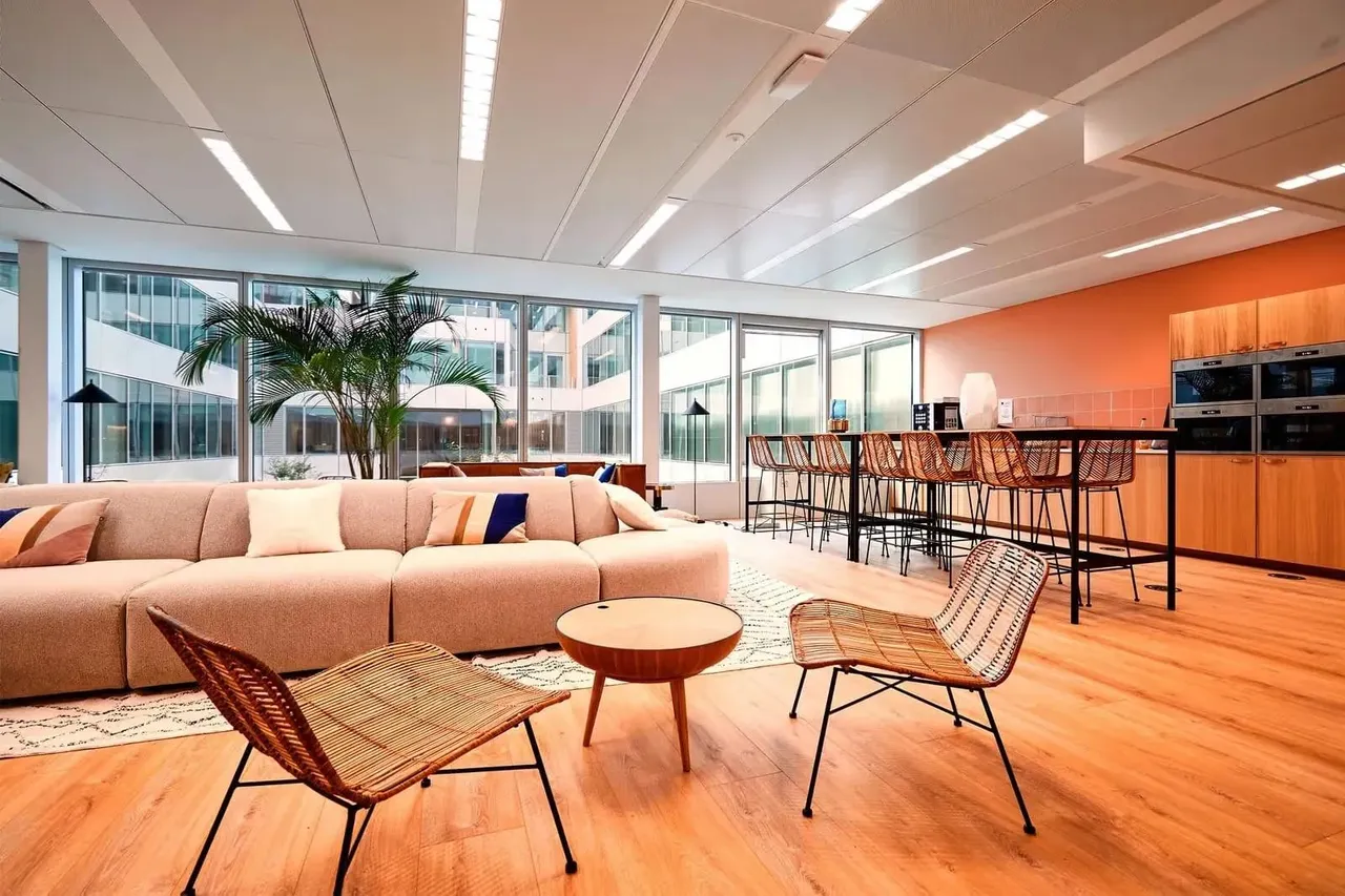 Bureau privé 11 postes à louer - Paris 15e (Colonel Pierre Avia) - photo 1
