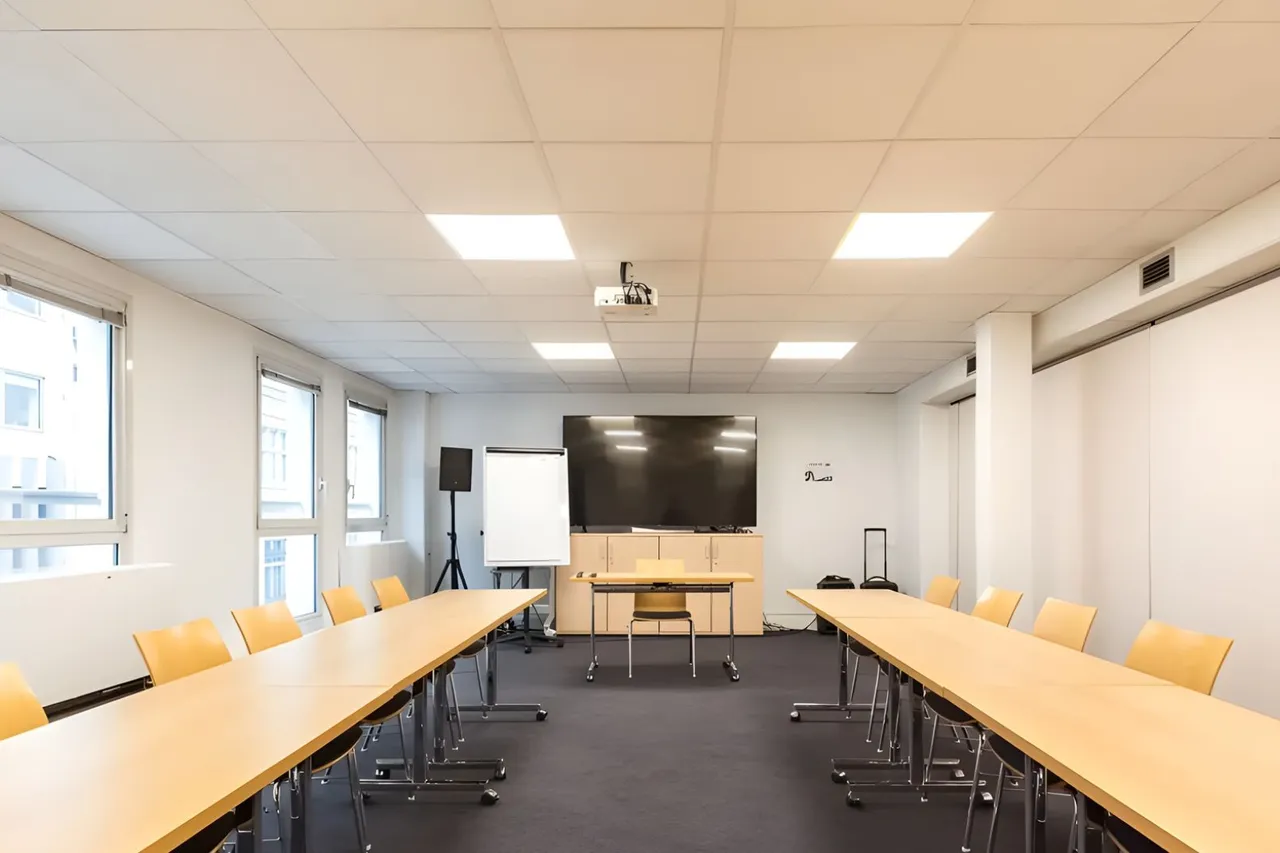 Bureau privé 10 postes à louer - Paris 10e (Petits hôtels) - photo 1