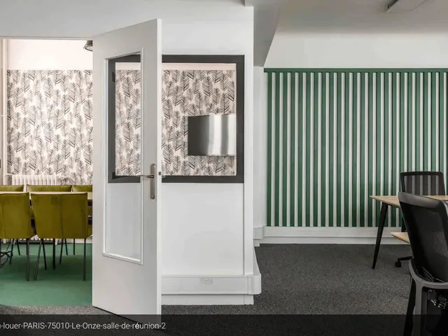 Bureau indépendant 46 postes à louer - Paris 10e (Petites Ecuries) - photo 4