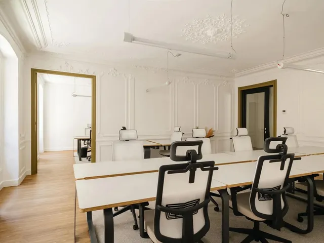 Bureau privatif 32 postes à louer - Paris 8e (George V) - photo 2