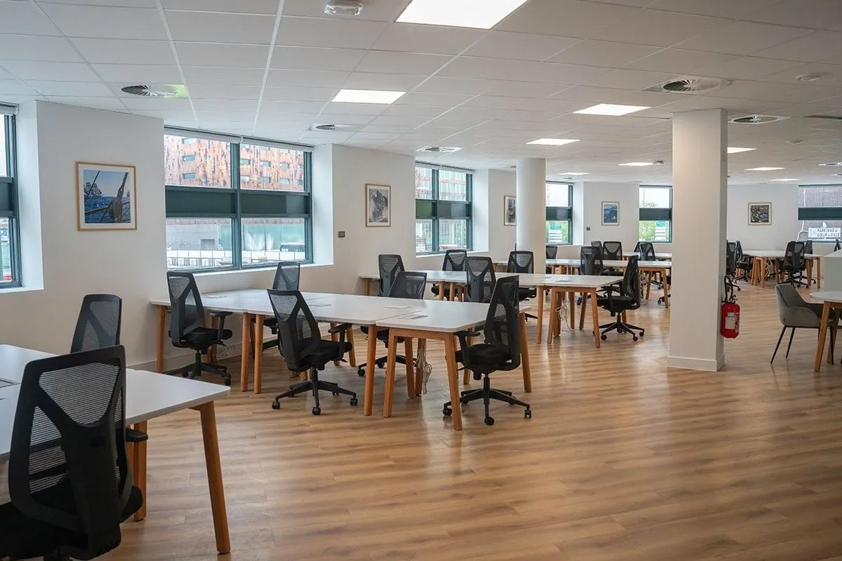 Bureau privé 4 postes à louer - Euralille (Luxembourg) - photo 1