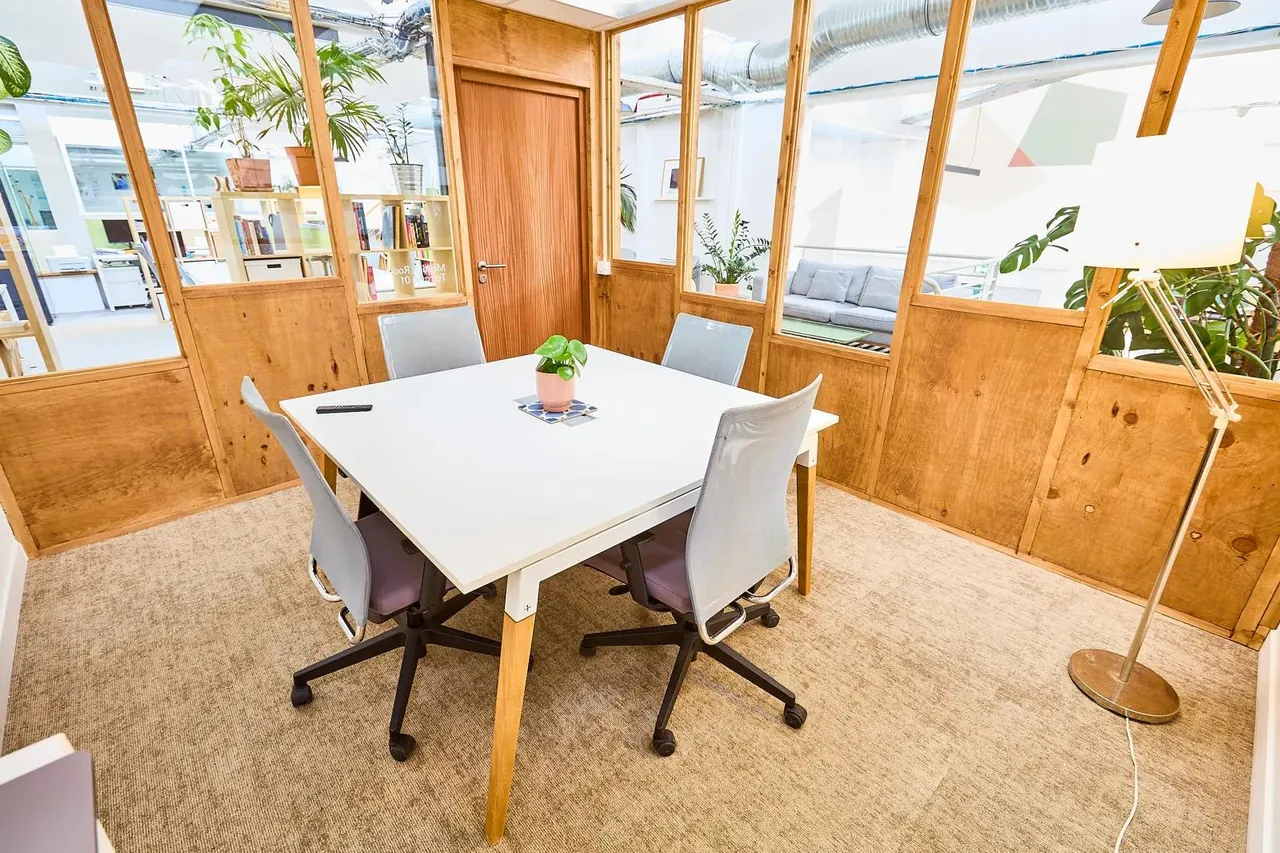 Bureau privé 4 postes à louer - Paris 11e (Chemin Vert) - photo 1