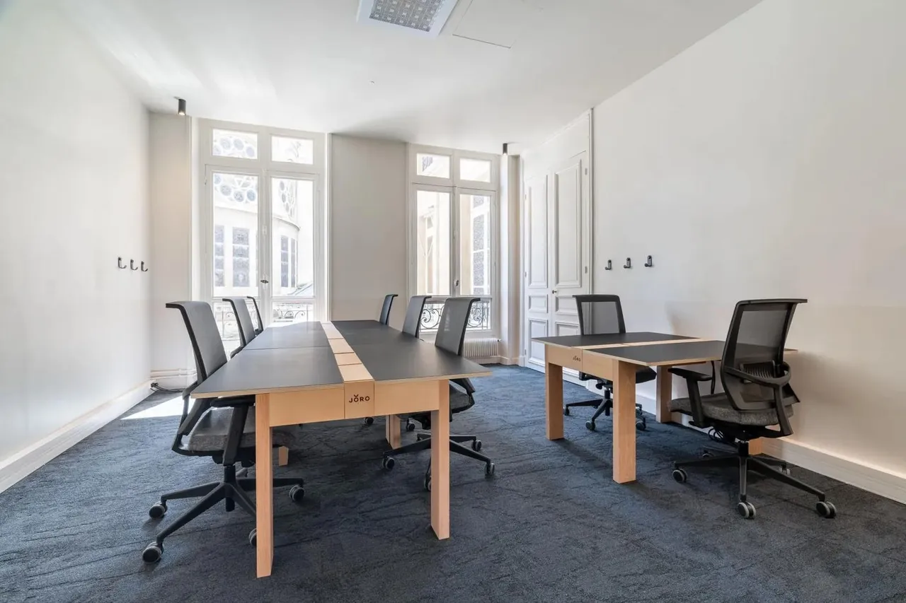 Bureau privatif 36 postes à louer - Paris 9e (Saint-Lazare) - photo 1