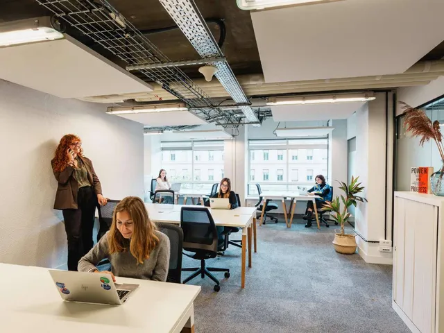 Bureau privé 12 postes à louer - Paris 12e (Bercy) - photo 3