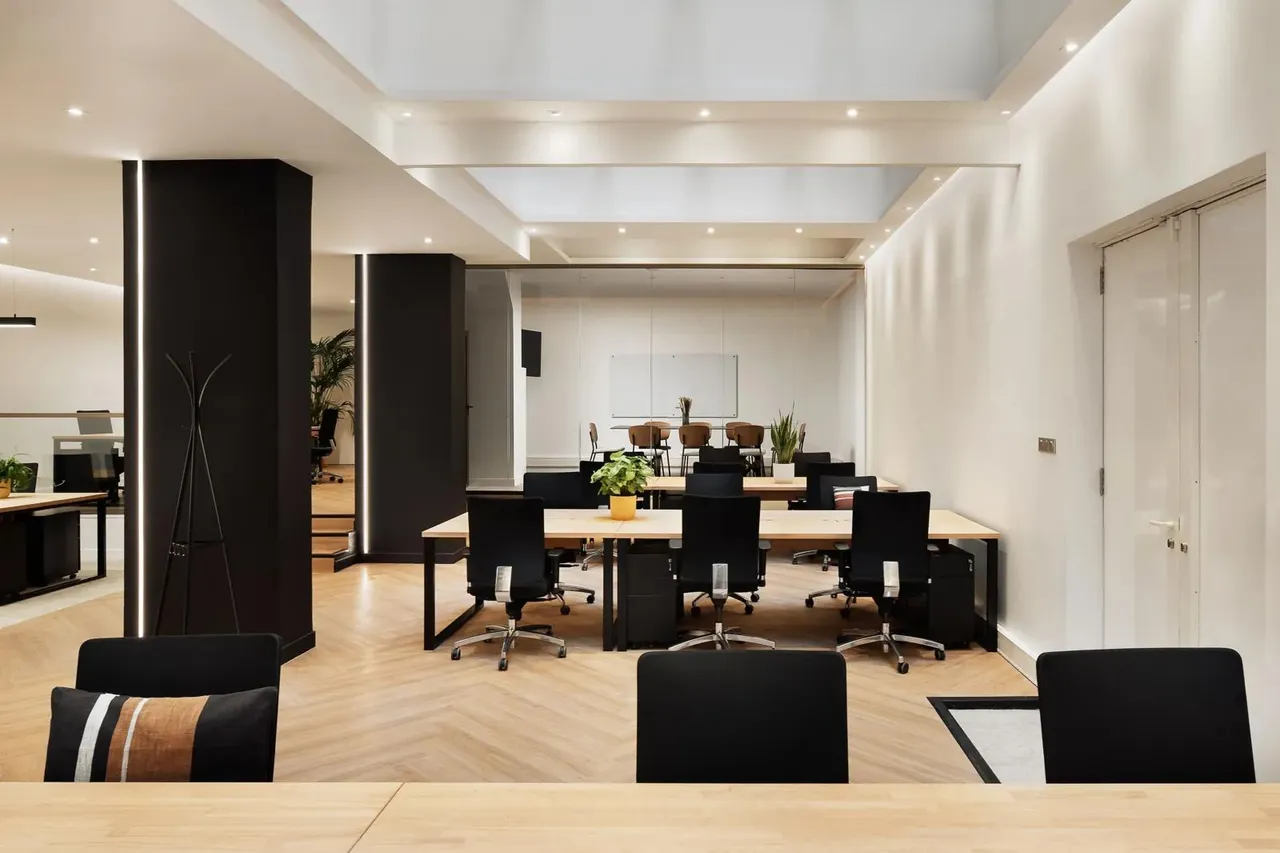 Bureau indépendant 50 postes à louer - Paris 16e (Pergolèse) - photo 1