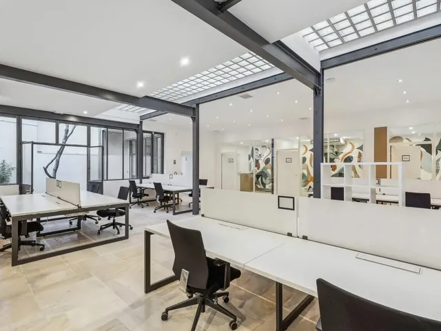 Bureau privé 15 postes à louer - Paris 17e (Dames) - photo 4