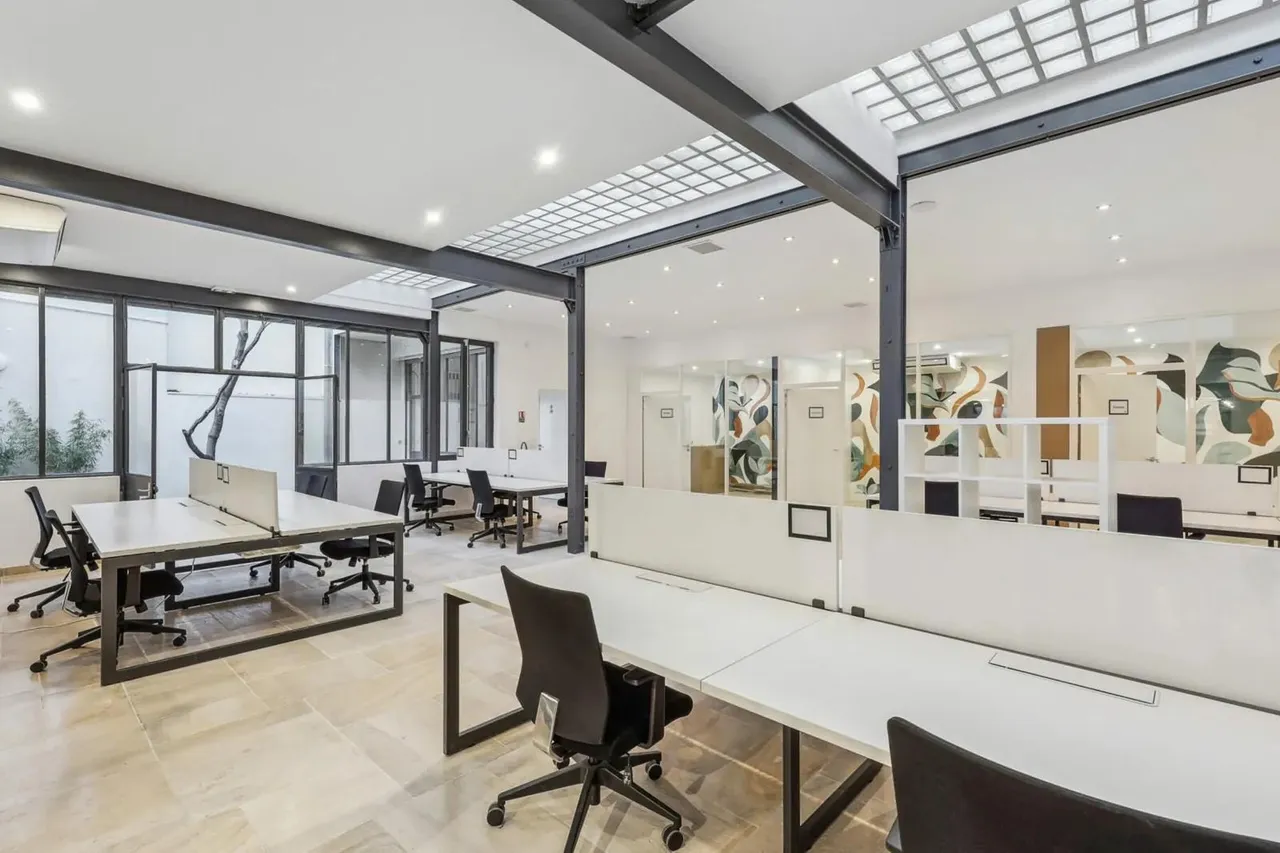 Bureau privé 5 postes à louer - Paris 17e (Dames) - photo 1