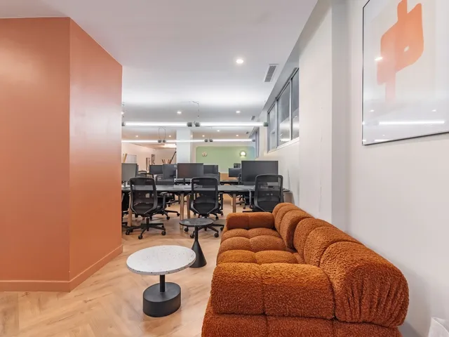Bureau privatif 24 postes à louer - Paris 9e (Pigalle) - photo 2
