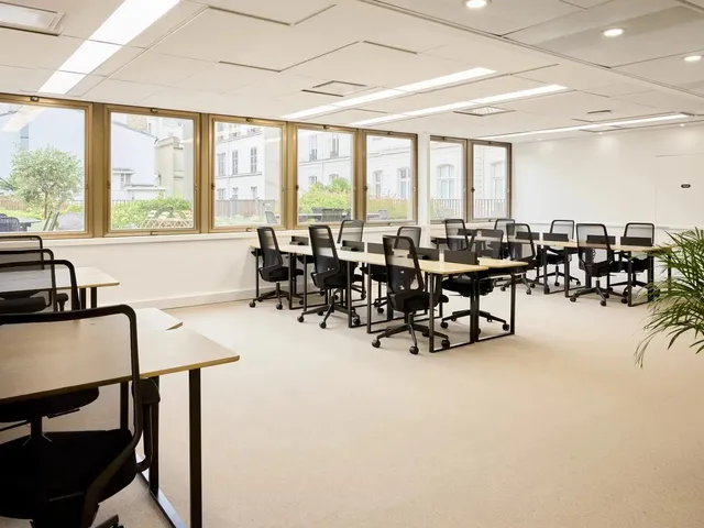 Bureau privé 7 postes à louer - Paris 8e (Rue de Penthièvre) - photo 2