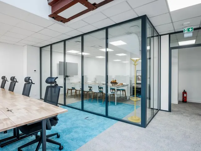 Bureau privé 56 postes à louer - Paris 10e (Petits Hôtels) - photo 3