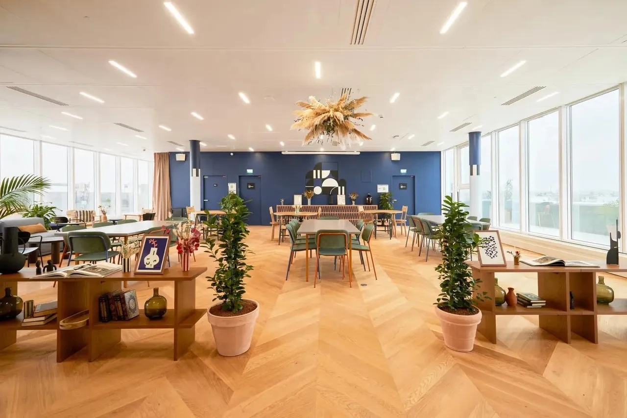 Bureau privé 8 postes à louer - Neuilly-sur-Seine (Avenue Charles de Gaulle) - photo 1