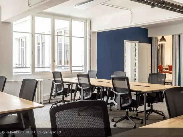 Bureau indépendant 46 postes à louer - Paris 10e (Petites Ecuries)