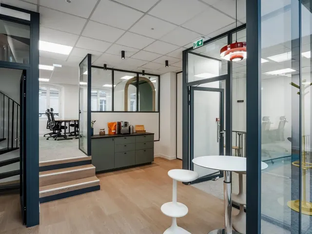 Bureau privé 56 postes à louer - Paris 10e (Petits Hôtels) - photo 4
