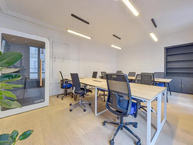 Bureau indépendant 24 postes à louer - Paris 2e (Montmartre) - 10 780 €/mois - photo 3