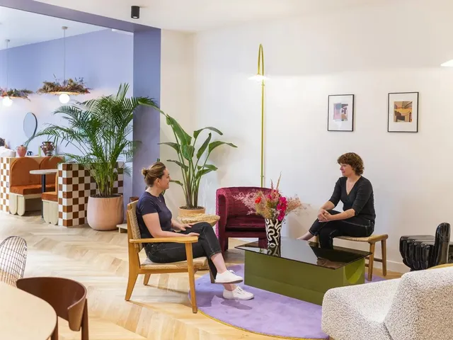Bureau privé 5 postes à louer - Paris 8e (Rue Cambacérès) - photo 3
