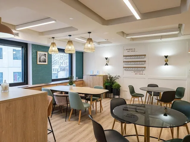 Bureau privé 6 postes à louer - Lyon (Genève) - photo 3