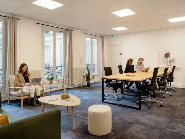 Bureau indépendant 32 postes à louer - Paris 10e (Saint-Denis) - photo 2