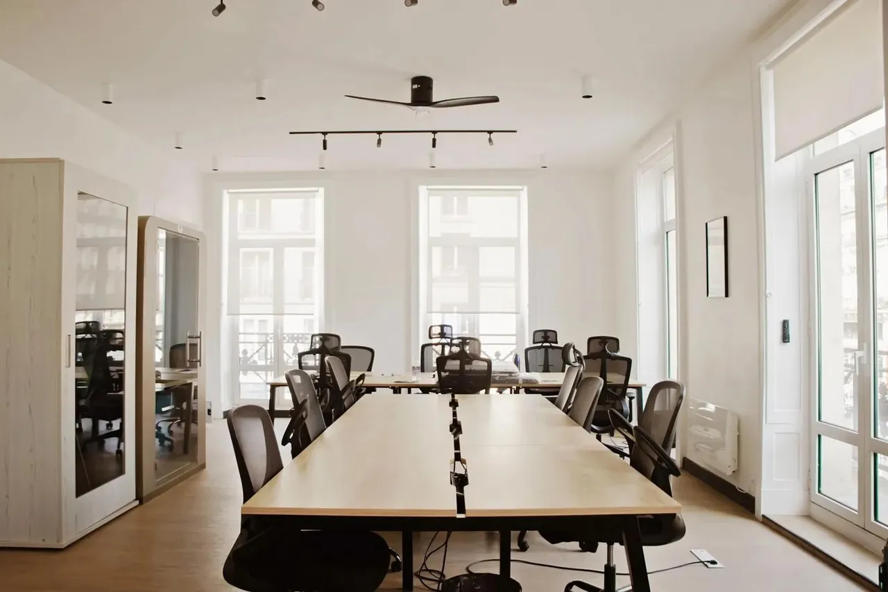 Bureau indépendant 18 postes à louer - Paris 2e (Saint-Denis) - photo 1