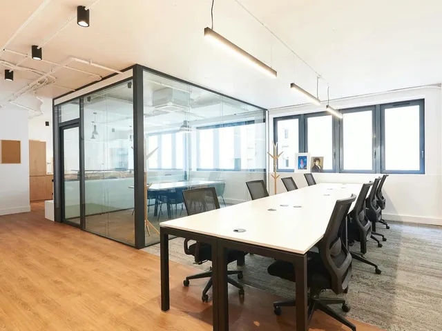 Bureau indépendant 24 postes à louer - Paris 10e (Hauteville) - photo 3