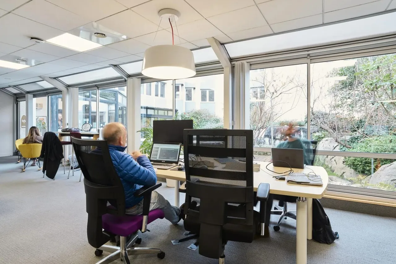 Bureau privé 4 postes à louer - Boulogne Billancourt (Victor Hugo) - photo 1