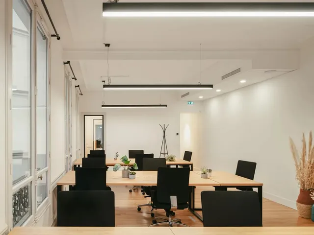 Bureau indépendant 29 postes à louer 569 EUR/poste - Rue La Fayette, Paris 10e - photo 3