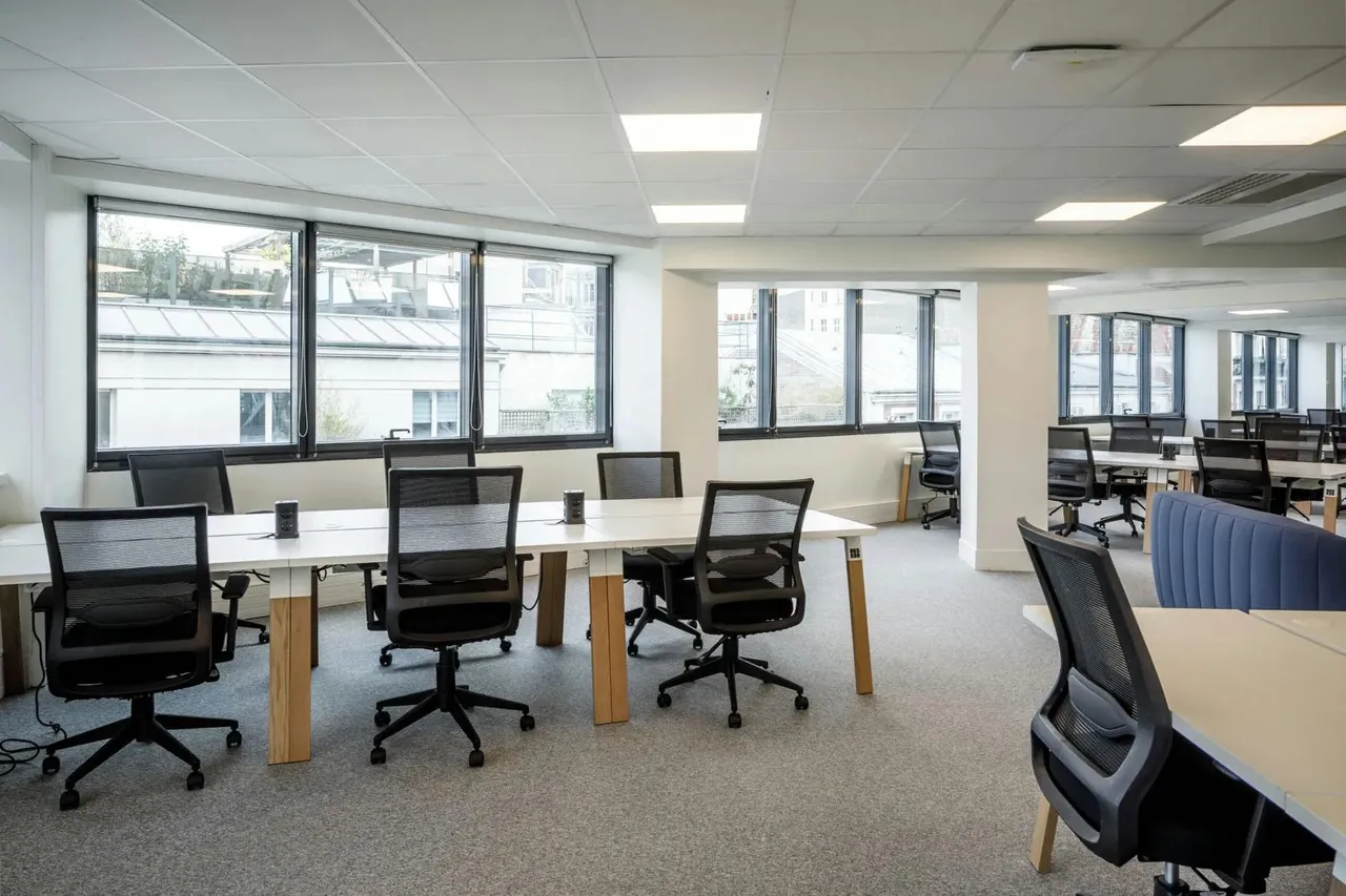 Bureau indépendant 14 postes à louer - Paris 17e (Hauteville) - photo 1