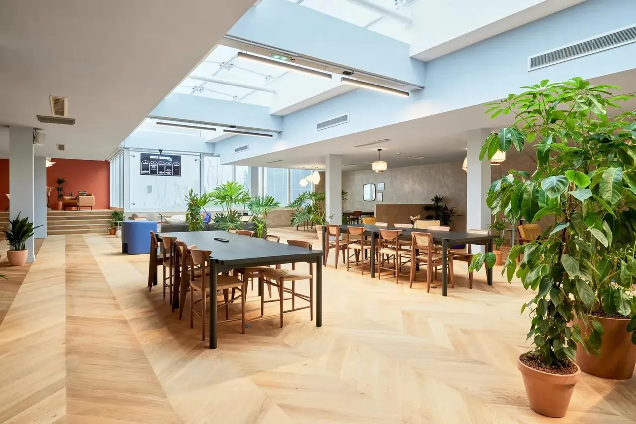 Bureau privé 4 postes à louer 790 EUR/poste - Neuilly-sur-Seine (Avenue Charles de Gaulle) - photo 1