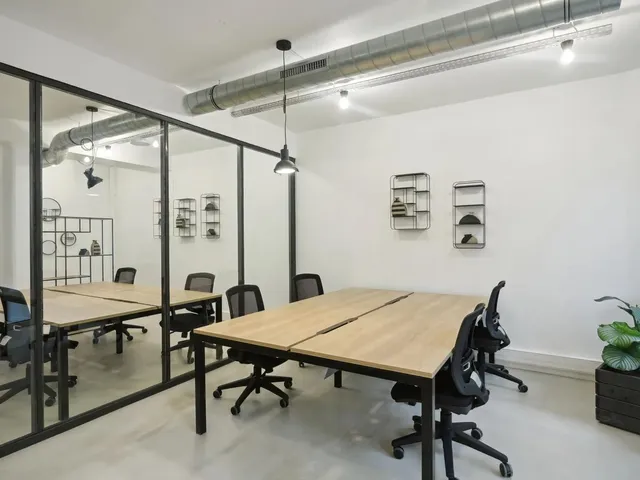Bureau indépendant 16 postes à louer - Paris 9e (Place de Clichy) - photo 4