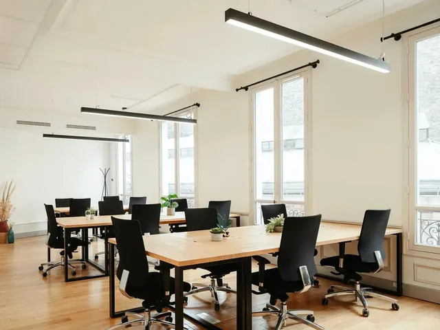 Bureau indépendant 29 postes à louer 569 EUR/poste - Rue La Fayette, Paris 10e - photo 2