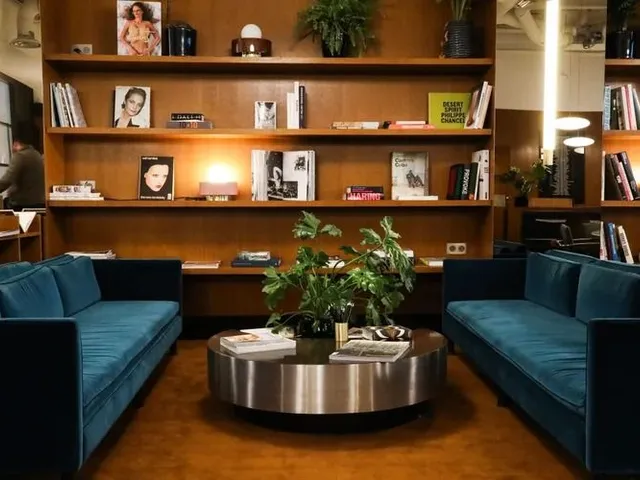 Bureau privé 9 postes à louer - Paris 8e (Cours Albert 1er) - photo 5
