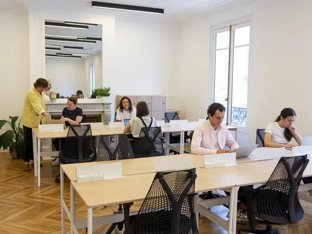 Bureau privé 5 postes à louer - Paris 8e (Rue Cambacérès) - photo 2