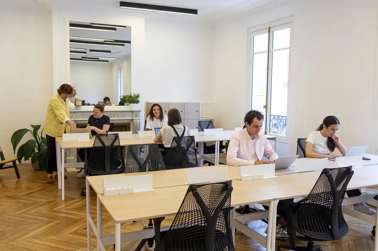 Bureau privé 42 postes à louer - Paris 8e (Saint-Lazare) - photo 1
