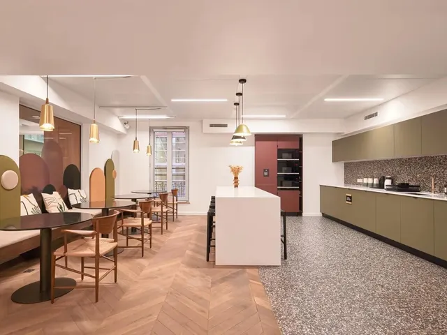 Bureau privé 19 postes à louer - Paris 8e (Rue Bayard) - photo 2
