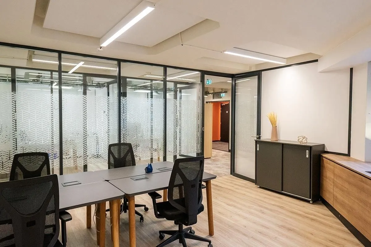 Bureau privé 4 postes à louer - Lyon (Genève) - photo 1