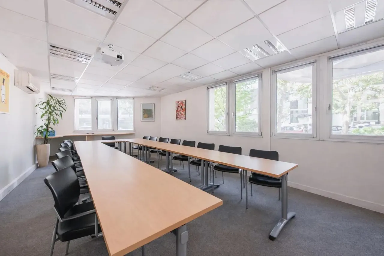 Bureau privé 9 postes à louer - Boulogne Billancourt (Victor Hugo) - photo 1
