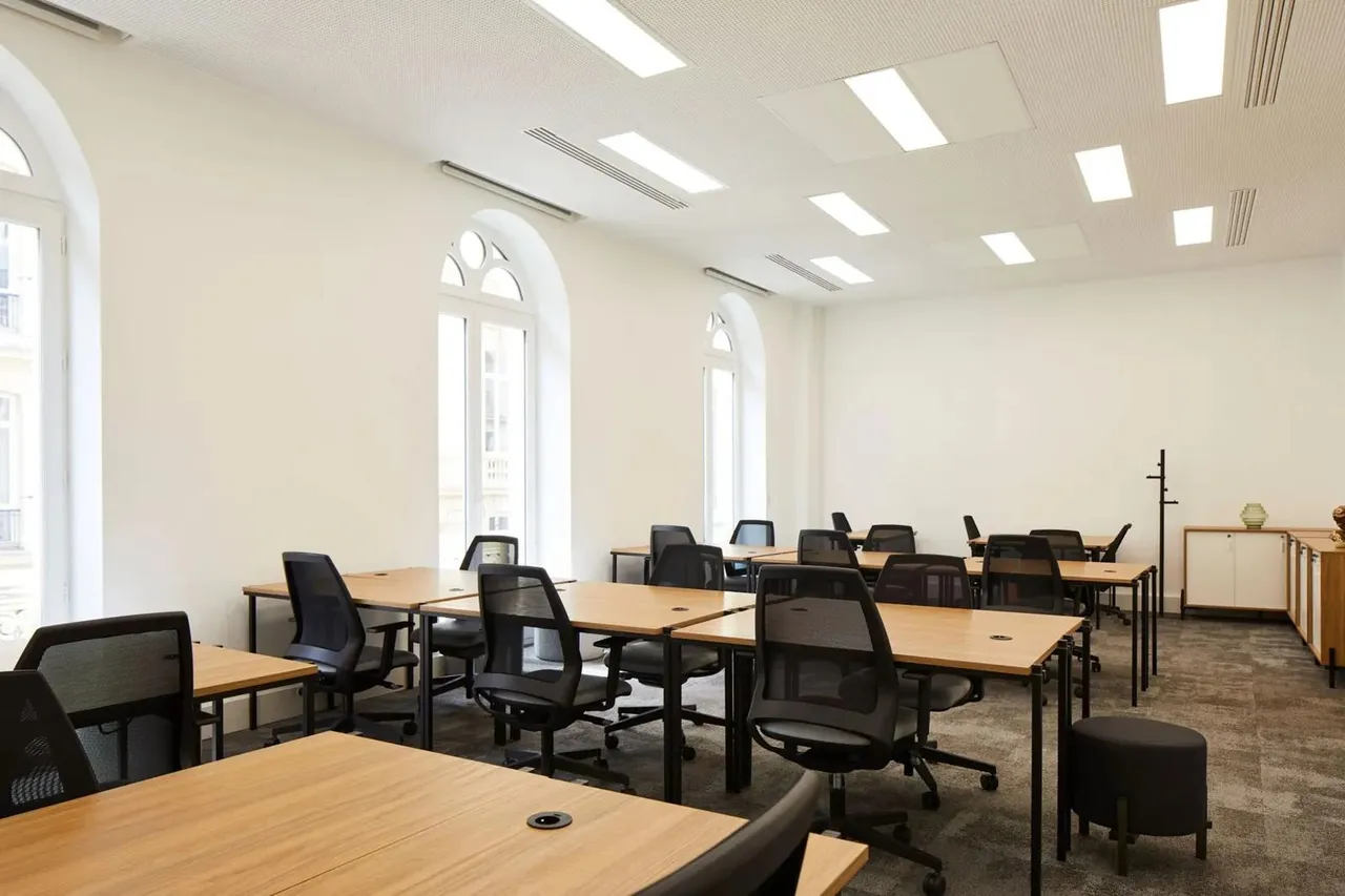 Bureau privé 44 postes à louer - Paris 9e (Pigalle) - photo 1