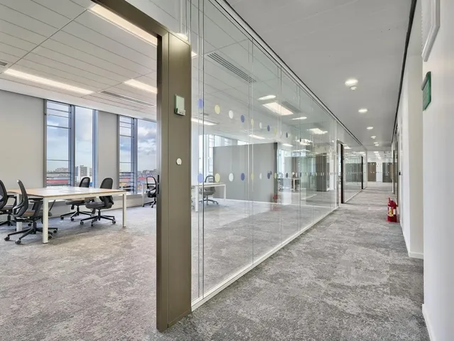 Bureau indépendant 71 postes à louer - Paris 19e (La Villette) - photo 2