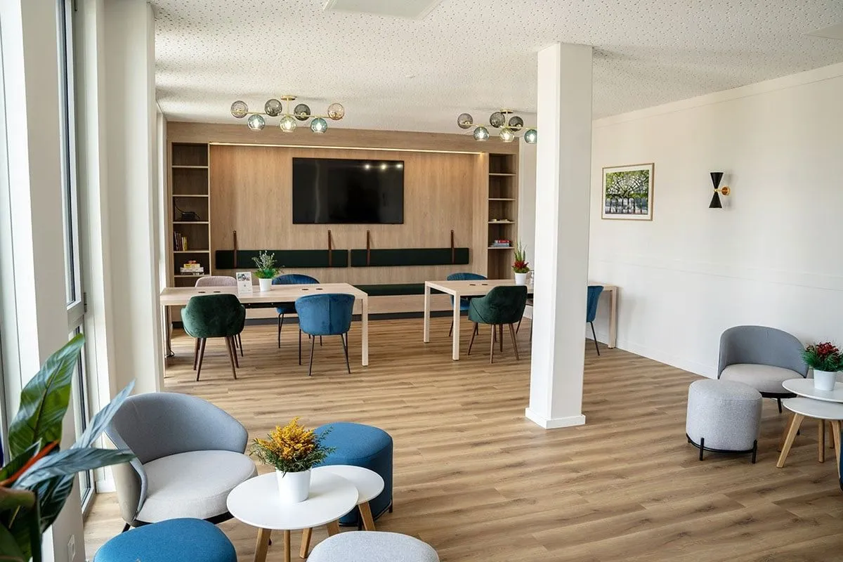 Bureau privé 3 postes à louer - Merignac (Caroline Aigle) - photo 1