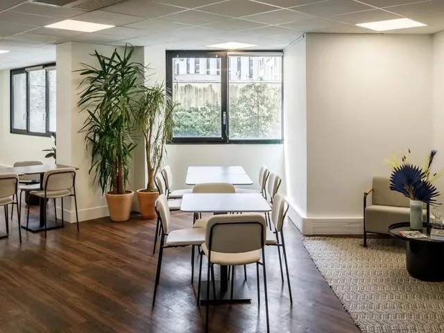 Bureau indépendant 12 postes à louer - Paris 17e (Hauteville) - photo 5